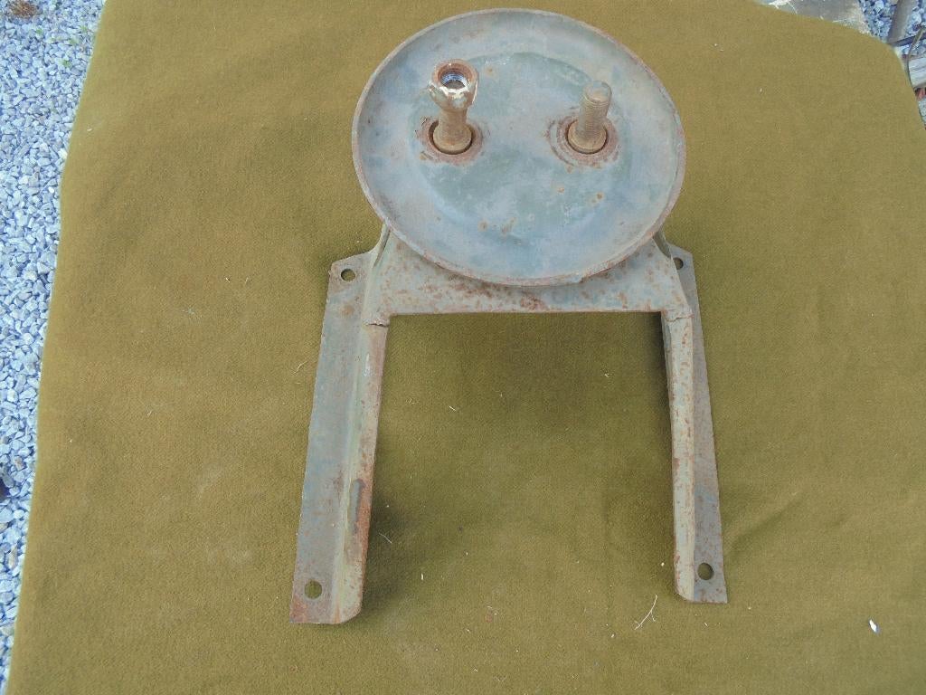 POUR JEEP WILLYS  1 SUPPORT DE ROUE ARRIERE, Collections, Enlèvement ou Envoi, Armée de terre