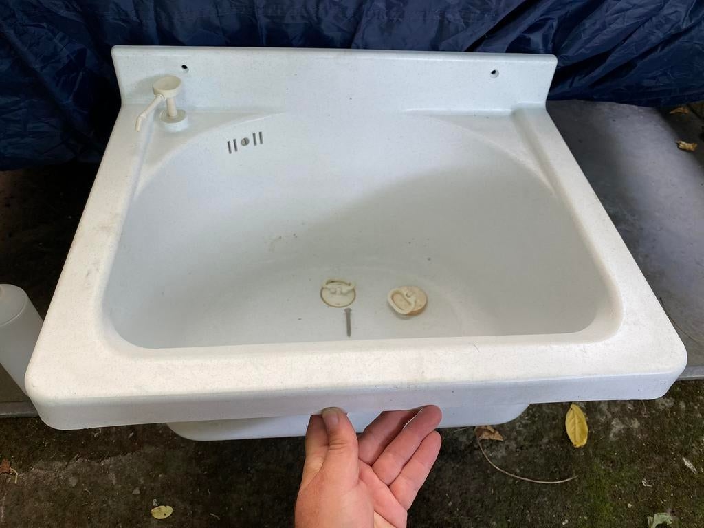 Kunststof handwasbak met ingebouwde zeepdispenser, Ophalen, Gebruikt, Overige typen