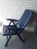Twee terras stoelen met tafel., Ophalen