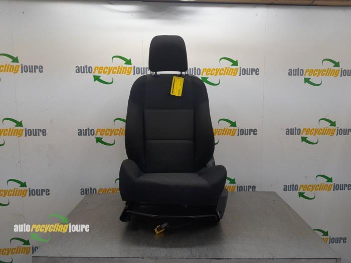 Siège gauche d'un Peugeot 207, Autos : Pièces & Accessoires, Habitacle & Garnissage, Peugeot, Utilisé, 3 mois de garantie