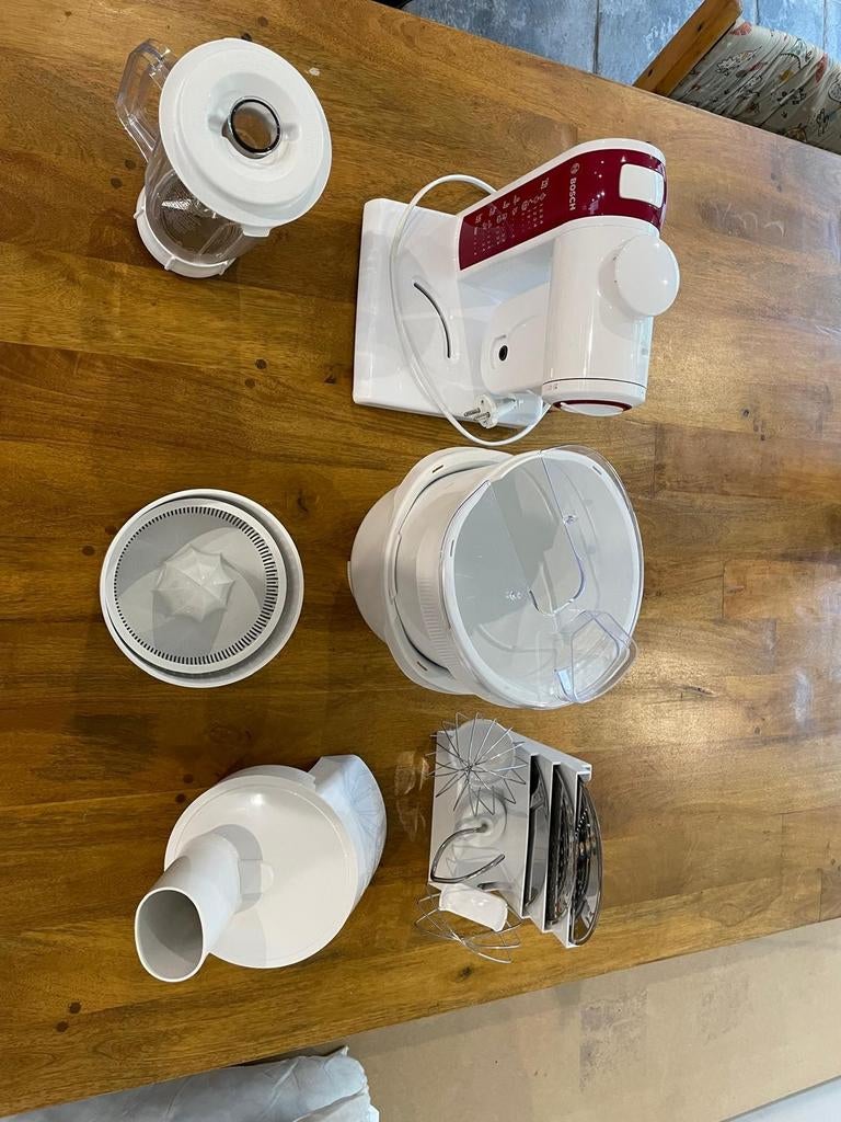 Bosch keuken robot, Elektronische apparatuur, Keukenmixers, Ophalen, 4 liter of meer, 3 snelheden of meer, Zo goed als nieuw