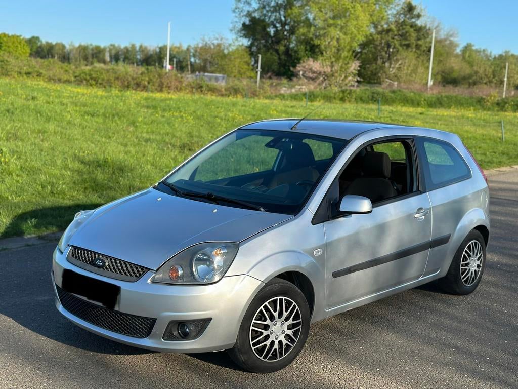 Ford fiesta 1.2i automatique pret à immatriculer, Automaat, Elektrische ramen, Particulier, Fiësta