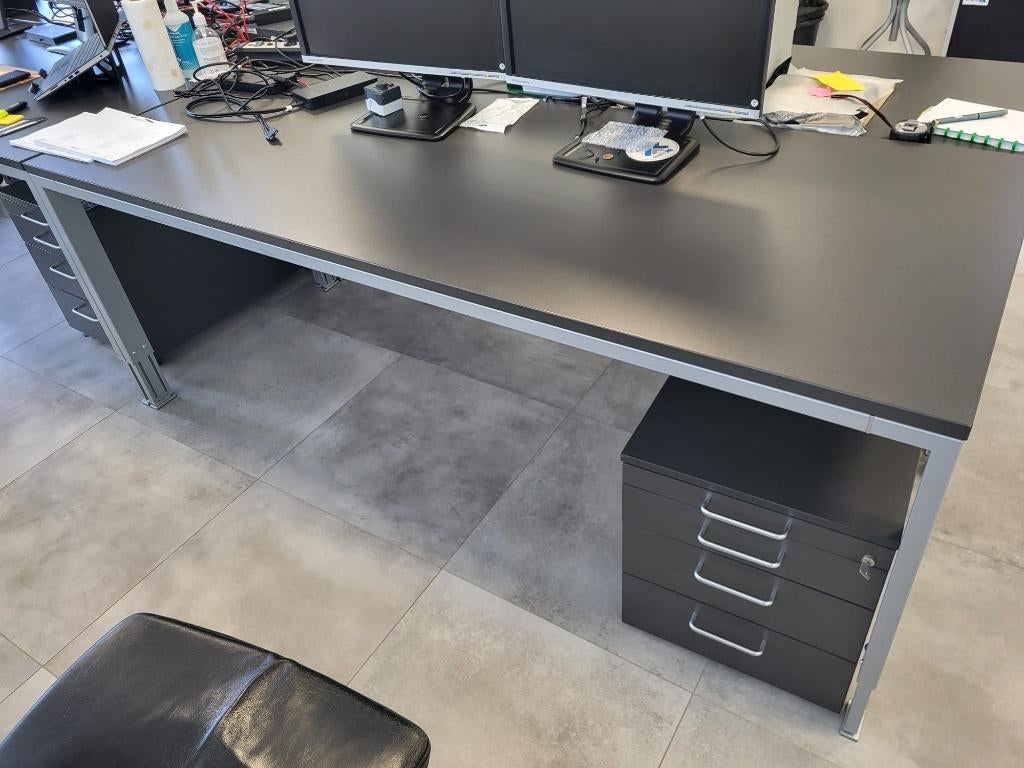 Bureau's en kasten, Métal, Comme neuf, Enlèvement, Bureau-armoire combiné