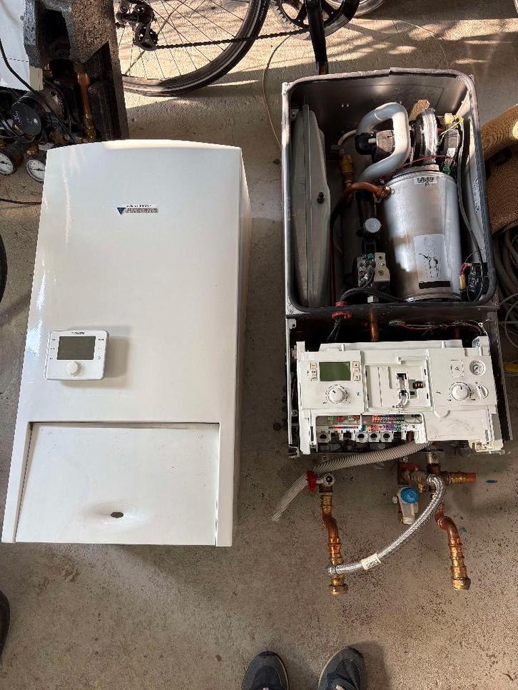Condenserende gasketel Junkers Cerapur ZWB 30 + pompgroep, Doe-het-zelf en Bouw, Verwarming en Radiatoren, Gebruikt, Cv-ketel of Combi-ketel