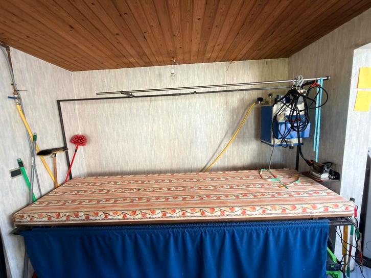 Professionele industriële strijktafel met strijkijzer, Elektronische apparatuur, Strijkijzers en Strijkplanken, Gebruikt, Strijkijzer met snoer