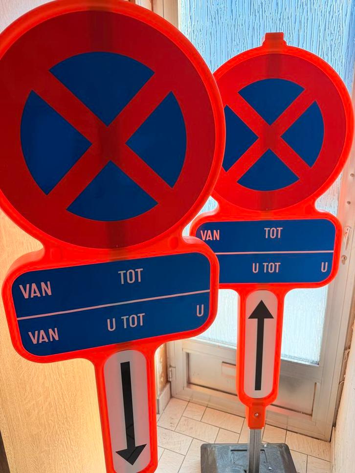 Te Huur - Parkeerverbod set E3, Bricolage & Construction, Serrurerie de bâtiment & Dispositif de fermeture, Neuf, Enlèvement