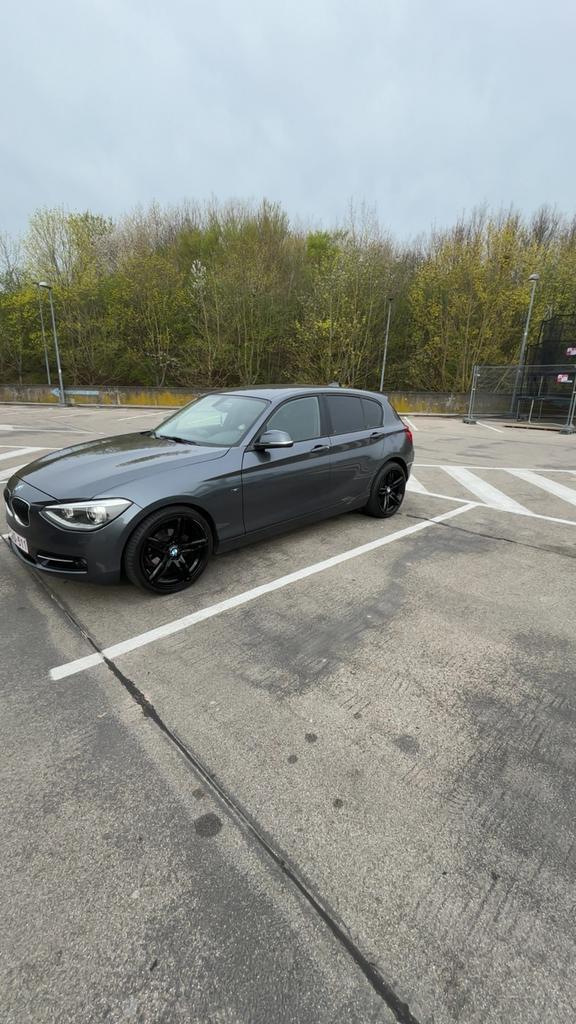 Bmw 116i, Autos, BMW, Particulier, Série 1, Essence, Euro 6, Hatchback, 5 portes, Boîte manuelle, Argent ou Gris, Noir, Tissu