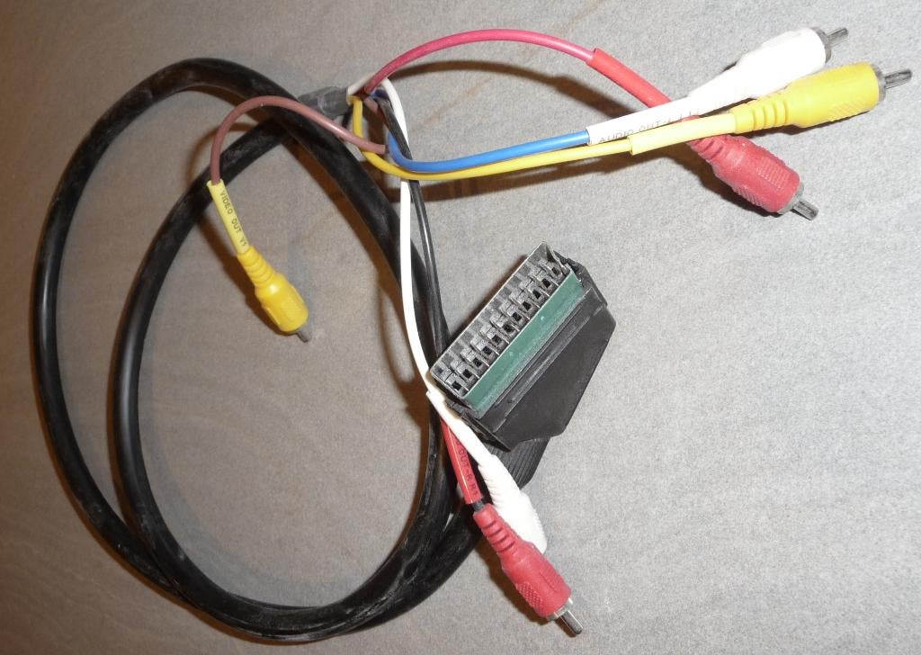 Câble vidéo péritel vers fiches 6 RCA - 1,2 m, Audio, Tv en Foto, Audiokabels en Televisiekabels, Ophalen of Verzenden, Zo goed als nieuw