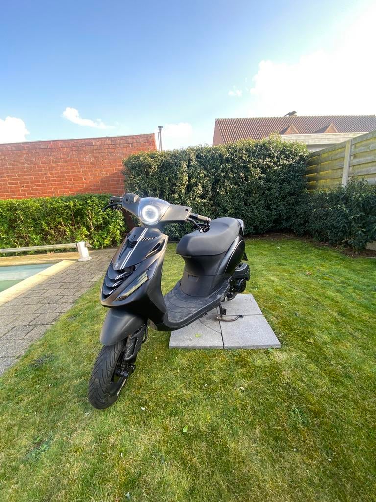 Piaggio zip 2021 4 takt, Fietsen en Brommers, Scooters | Piaggio, Zo goed als nieuw, Zip, Klasse B (45 km/u), Benzine, Ophalen