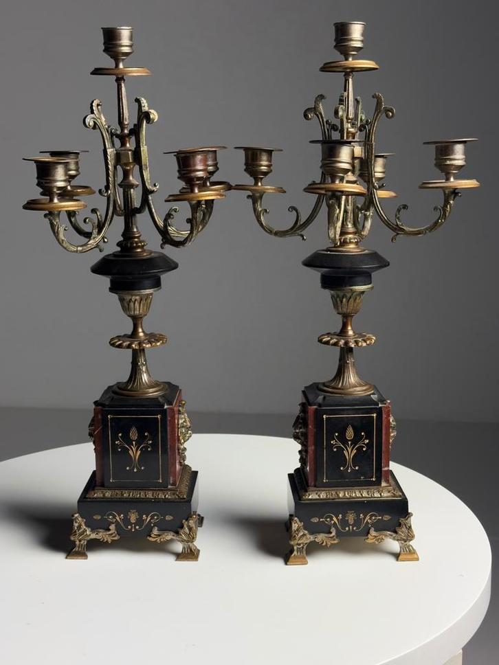 Antiek paar bronzen kandelaars met marmeren voet–ca. 18 / 19, Antiquités & Art, Antiquités | Bougeoirs, Enlèvement ou Envoi