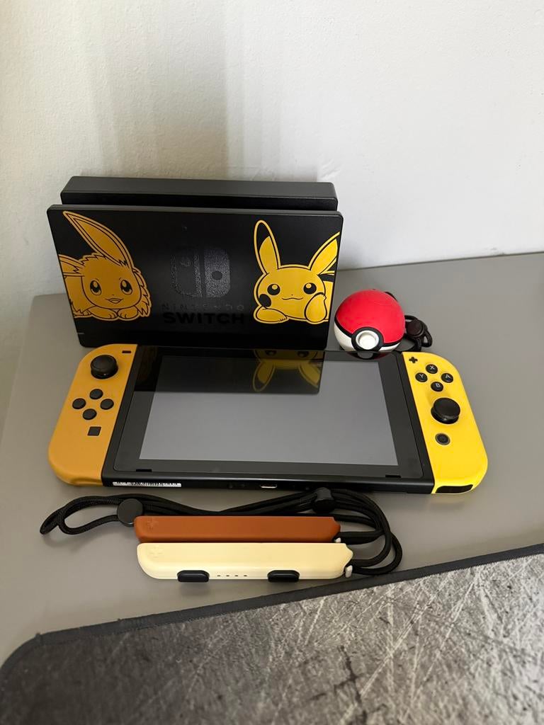 Nintendo Switch Let’s Go Eevee/Pikachu, Ophalen, Zo goed als nieuw, Met 2 controllers