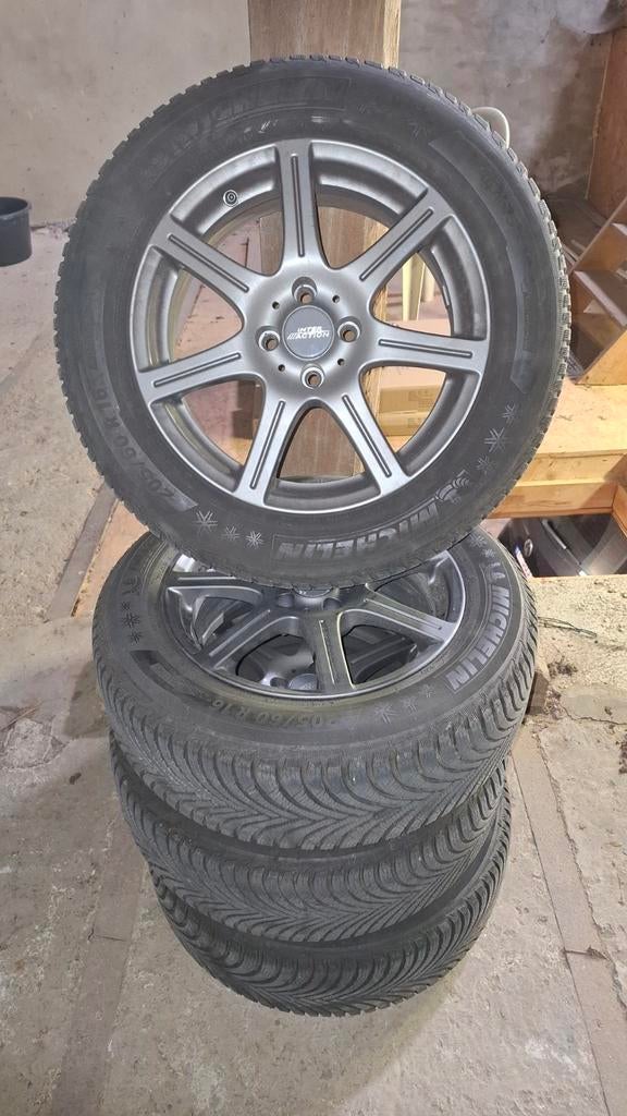 4 pneus hiver Michelin Alpin 5 montés sur jantes aluminium., Auto-onderdelen, Banden en Velgen, Band(en), Winterbanden, Gebruikt