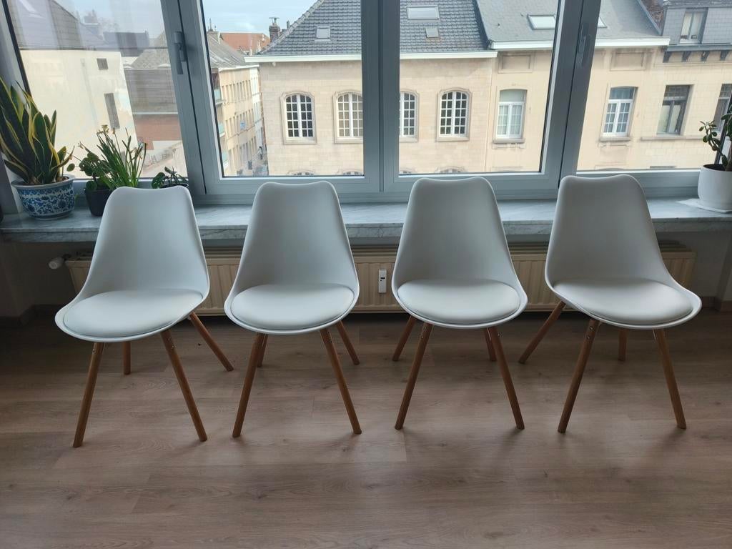 4 witte stoelen, Huis en Inrichting, Stoelen, Ophalen