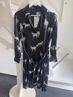 Zara splinternieuwe jurk met kaartjes aan maat M, Zara, Ophalen of Verzenden, Nieuw, Maat 38/40 (M)