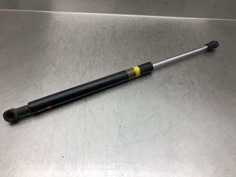 VERIN A GAZ ARRIÈRE DROIT Toyota Verso S (01-2010/10-2016), Autos : Pièces & Accessoires, Utilisé, Toyota