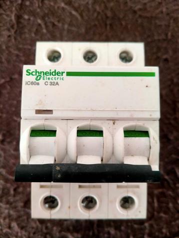 Fusible Schneider 3P 32, Enlèvement