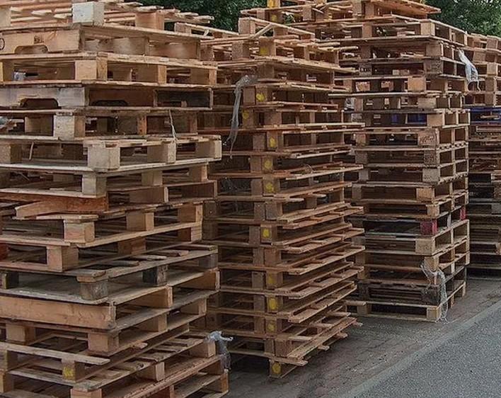 Gezocht: gratis palletten massief hout, Doe-het-zelf en Bouw, Hout en Planken, Gebruikt, Ophalen