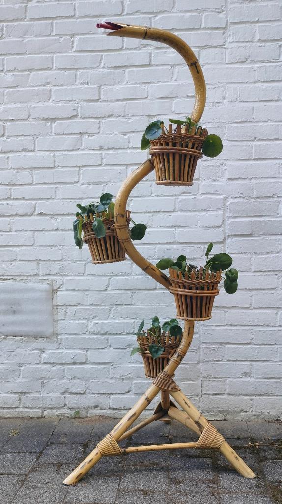 Vintage bamboe plantenstandaard. Slang. 4 plantenhouders., Tuin en Terras, Bloembakken en Plantenbakken, Gebruikt, Overige materialen