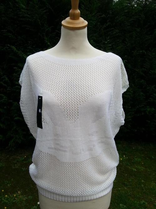 wit topje/tuniek + gaatjes gehaakt-gebreid konijn Nieuw TU, Kleding | Dames, Topjes, Nieuw, Maat 38/40 (M), Wit, Ophalen of Verzenden