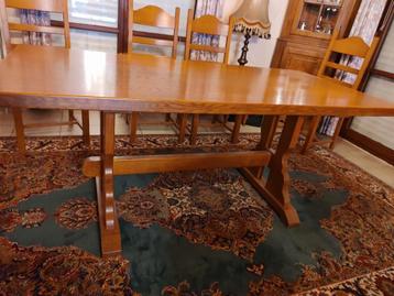 Eettafel massief hout beschikbaar voor biedingen