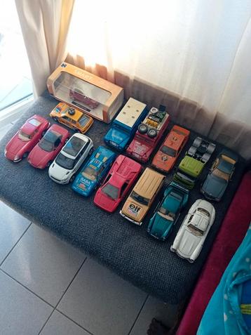 Burago 1/24 schaal auto s  ( 15stuks ) beschikbaar voor biedingen