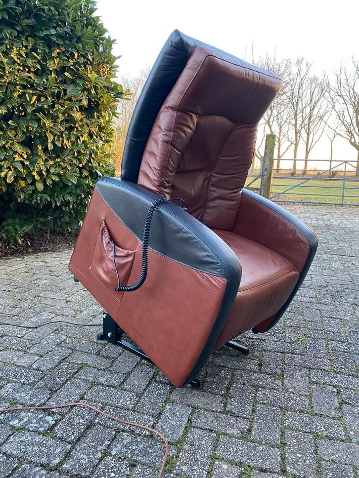 sta-op stoel - Senioren fauteuil - Saddle leer sta op, Huis en Inrichting, Zetels | Voetbanken en poefs, Gebruikt, 50 tot 75 cm