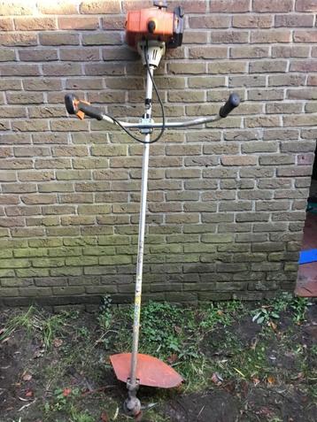 Débroussaleuse Stihl FS120 pour € 250, Stihl, Utilisé, Essence, Enlèvement