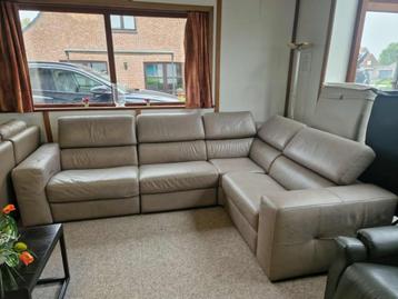 TAUPE BUFFELLEDEREN HOEKSALON MET 2 ELEKTRISCHE RELAXEN beschikbaar voor biedingen