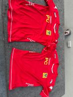 2 voetbaltruitjes STVV st Truiden, Sport en Fitness, Voetbal, Ophalen, Zo goed als nieuw