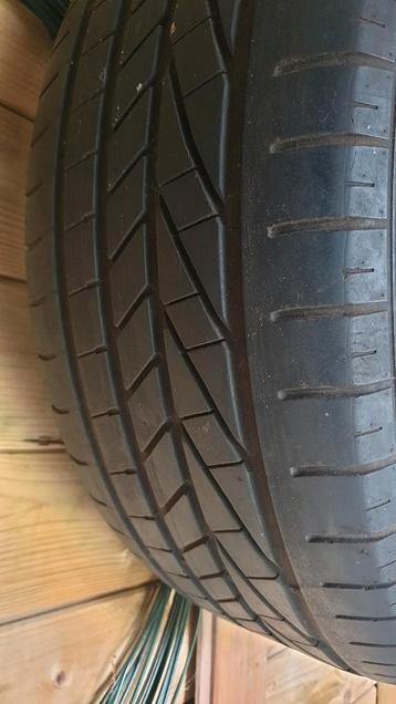 Één Goodyear band 245/45/r19 beschikbaar voor biedingen