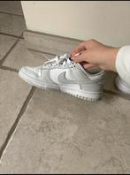 Dunks Nike blanc/gris taille 37,5, Vêtements | Femmes, Chaussures, Sneakers et Baskets, Nike, Porté, Blanc