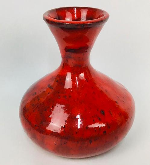 Vase rouge design vintage style Amphora Rogier Vandeweghe, Antiquités & Art, Art | Objets design, Enlèvement ou Envoi