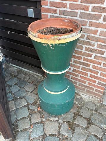 Gietijzeren bloembakken beschikbaar voor biedingen