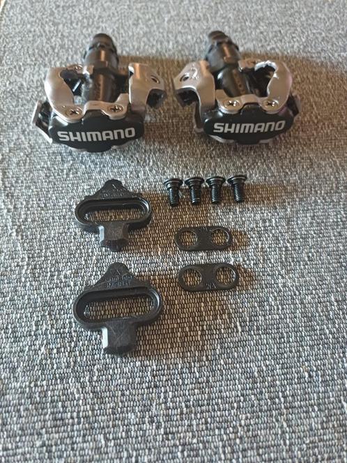 Shimano M520 SPD Klikpedalen + Plaatjes – Zo Goed Als Nieuw, Sport en Fitness, Wielrennen, Zo goed als nieuw, Ophalen of Verzenden