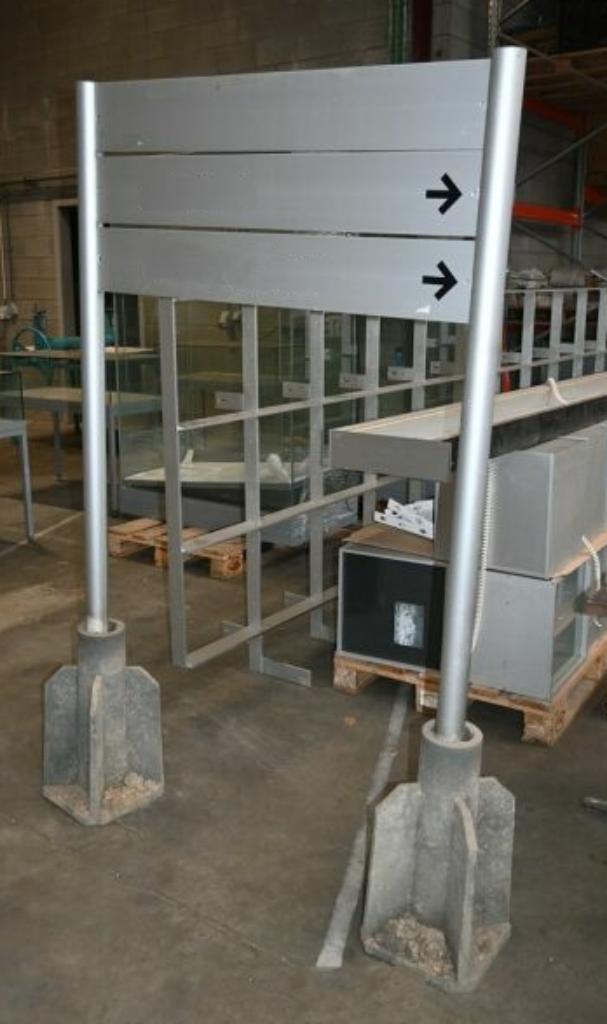 Bewegwijzeringsbord met voetsteunen – 120182 cm, Collections, Marques & Objets publicitaires, Utilisé, Panneau publicitaire, Enlèvement