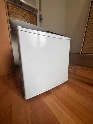 Mini koelkast beschikbaar voor biedingen