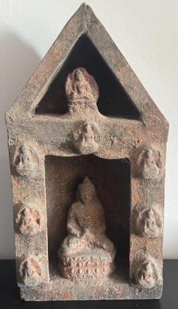 Oud gesneden houten huisaltaar met Boeddha - Nepal beschikbaar voor biedingen