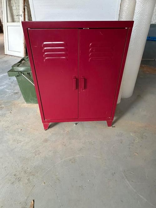 Rode metalen locker kast – €60, Huis en Inrichting, Kasten | Lockerkasten, Zo goed als nieuw, Ophalen