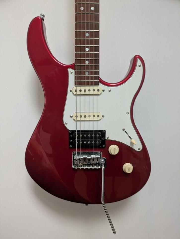 Yamaha Pacifica 712, Muziek en Instrumenten, Snaarinstrumenten | Gitaren | Elektrisch, Zo goed als nieuw, Solid body, Overige merken