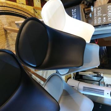 Lot de 6 belles chaises colors PROPRES neuves  beschikbaar voor biedingen