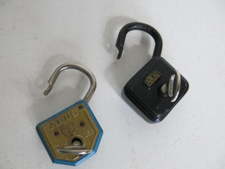 twee vintage ABUS hangslot, Antiek en Kunst, Antiek | Gereedschap en Instrumenten, Ophalen of Verzenden