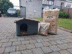 Dierenhok met stro & hooi, Ophalen, Zo goed als nieuw
