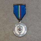 VN / NAVO-medaille Italië 1984 in rome congresbar unico, Ophalen of Verzenden, Embleem of Badge