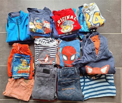 ② Grand paquet de vêtements pour enfants taille 122 — Vêtements