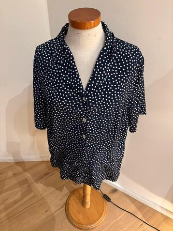 Polkadot satijnen blouse beschikbaar voor biedingen