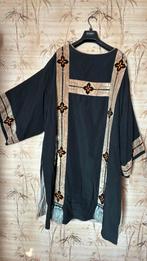 Oud priestergewaad, Ophalen