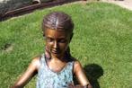 Standbeeld van een lezend meisje met haar bronzen kat., Tuin en Terras, Ophalen, Nieuw