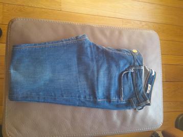 Jeans beschikbaar voor biedingen