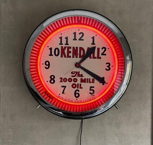 Vintage Kendall Neon Klok – “2000 Mile Oil” (USA ), Antiek en Kunst, Curiosa en Brocante, Ophalen