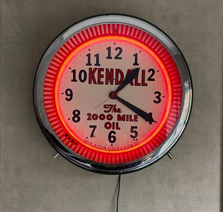 Vintage Kendall Neon Klok – “2000 Mile Oil” (USA ), Antiek en Kunst, Curiosa en Brocante, Ophalen